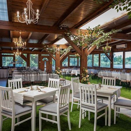 Eden Lounge Restaurant & Pension Верешедьхаз Экстерьер фото
