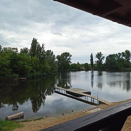 Eden Lounge Restaurant & Pension Верешедьхаз Экстерьер фото