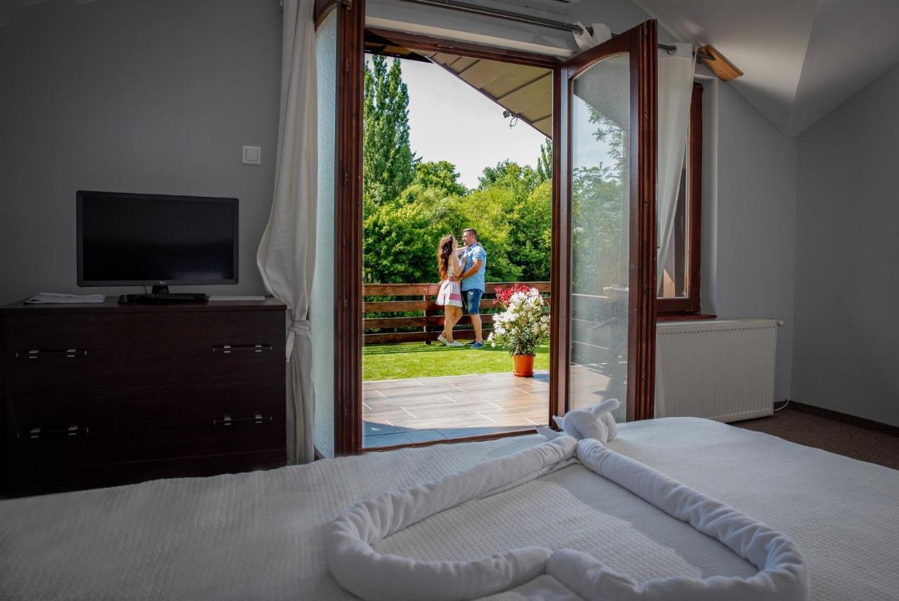 Eden Lounge Restaurant & Pension Верешедьхаз Экстерьер фото