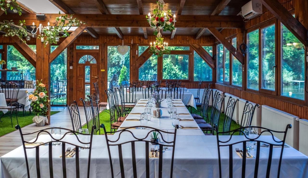 Eden Lounge Restaurant & Pension Верешедьхаз Экстерьер фото